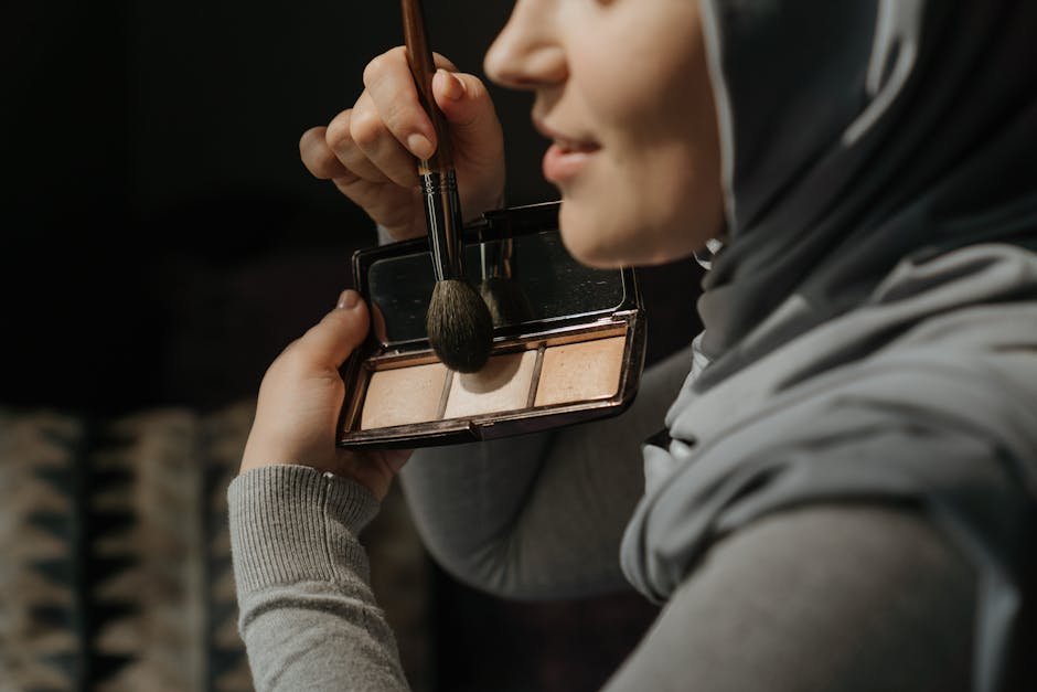 منتجات تجميل ومستحضرات عناية بشرة معروضة باحترافية