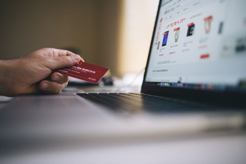 منتجات متجر إلكتروني تظهر في نتائج Google Shopping بصور وأسعار