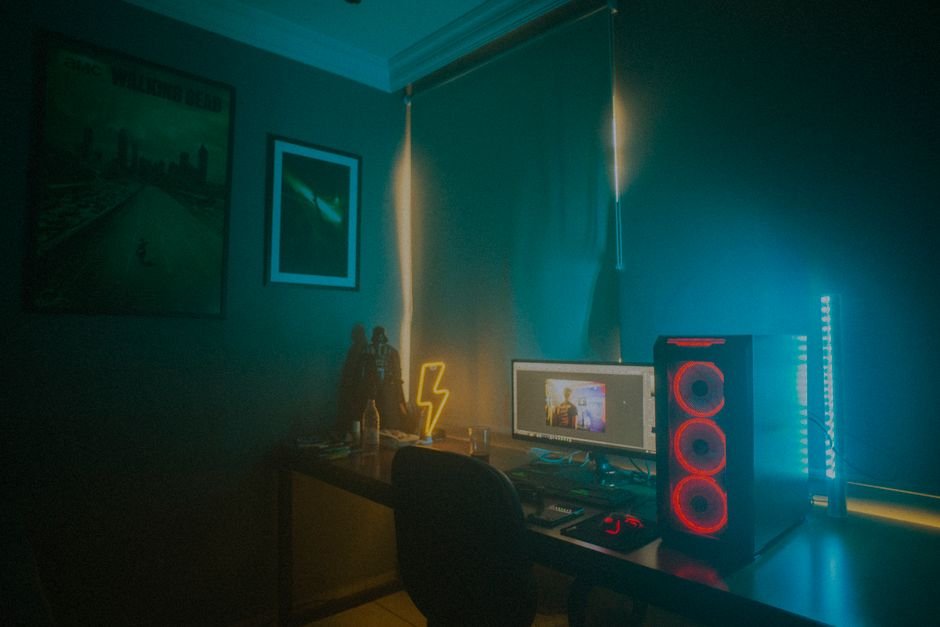 إكسسوارات Gaming — سماعة ولوحة مفاتيح RGB للألعاب الإلكترونية