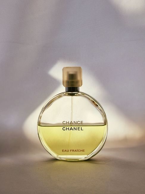 عطور فاخرة — قوارير عطر راقية للمتجر السعودي